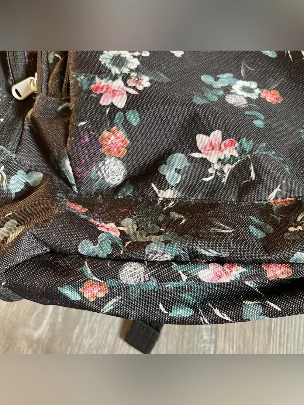 Dakine Prom 25L Flora  Backpack. Holds 14” Laptop Insulated Pocket Floral